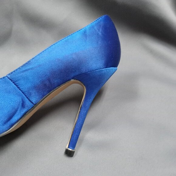 Manolo Blahnik Hangisi Embellished SEX AND THE CITY Stiletto SATIN PUMPS - Picture 5 of 14